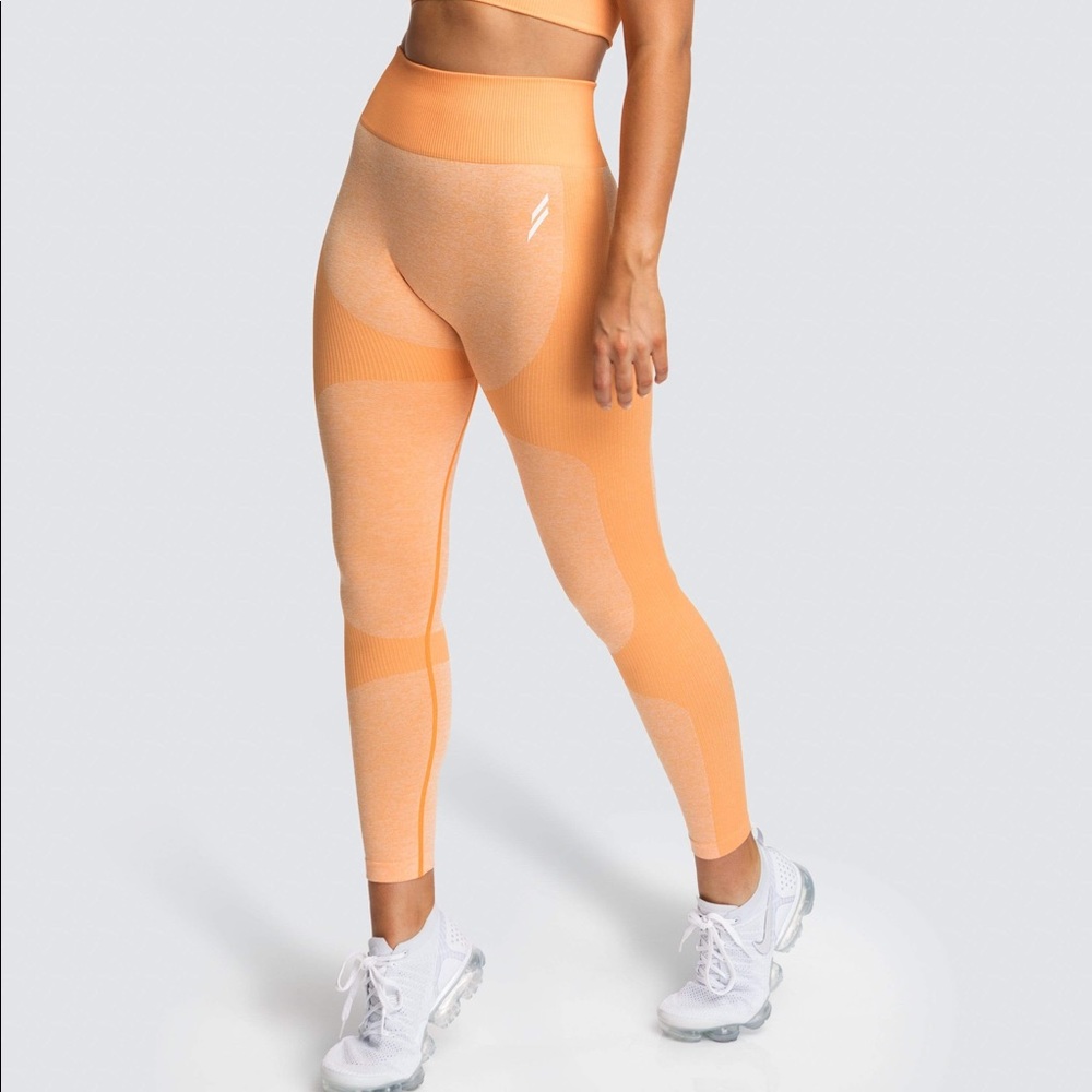 Doyoueven Impact Seamless Leggings NWT